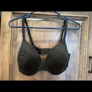 Victoria’s Secret 34DD black bra